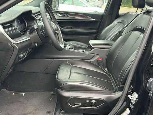 Used 2024 Jeep Grand Cherokee L Limited w/ Luxury Tech Group II AWD/4WD image 7