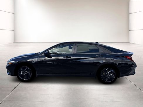 New 2026 Hyundai Elantra Sport image 3