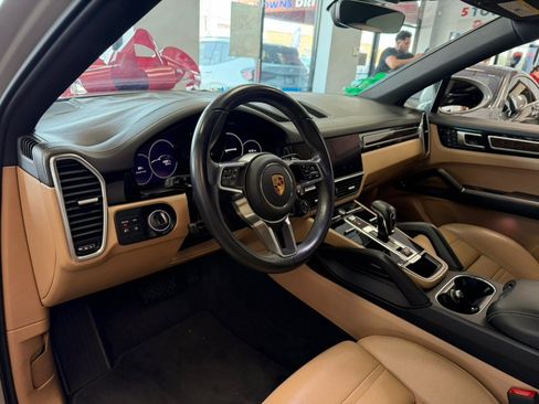Used 2023 Porsche Cayenne Platinum Edition AWD/4WD image 20