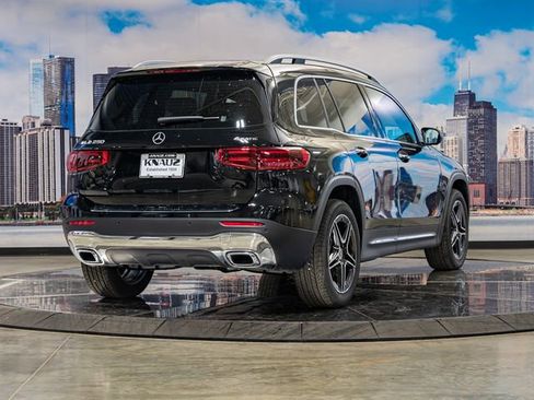 Used 2026 Mercedes-Benz GLB 250 4MATIC image 8