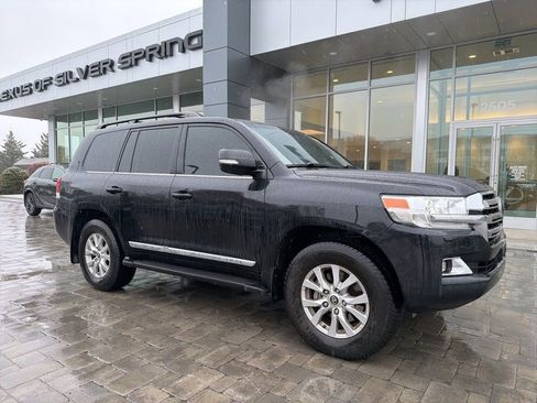 Used 2021 Toyota Land Cruiser image 3
