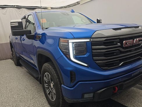 Used 2024 GMC Sierra 1500 AT4 w/ AT4 Premium Package AWD/4WD image 3