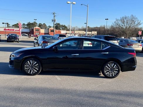 Used 2023 Nissan Altima 2.5 SV image 3