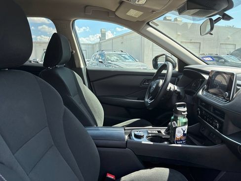 Used 2024 Nissan Rogue S AWD/4WD image 11