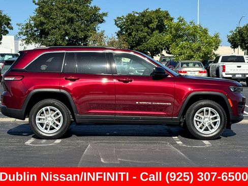 Used 2025 Jeep Grand Cherokee Laredo X w/ Luxury Tech Group I RWD image 3