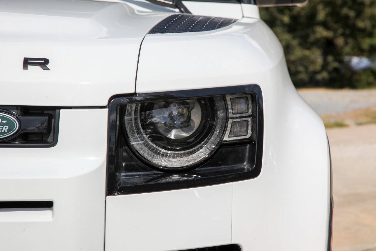 Used 2020 Land Rover Defender 110 SE AWD/4WD image 5