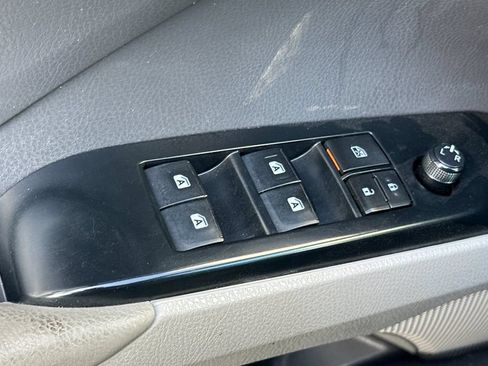Used 2018 Toyota Camry SE FWD image 11