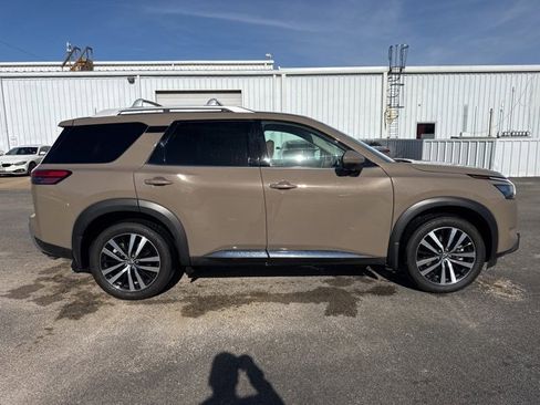 Used 2025 Nissan Pathfinder Platinum w/ Cargo Package image 2