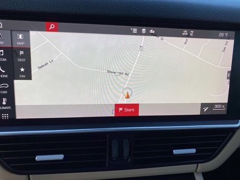 Used 2021 Porsche Cayenne image 7