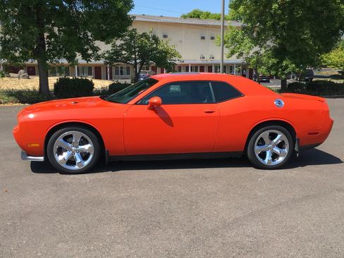 Used 2013 Dodge Challenger R/T Plus RWD image 3