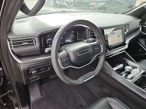 Used 2024 Jeep Wagoneer 4WD image 14