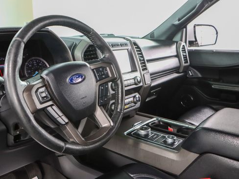 Used 2019 Ford Expedition XLT w/ Equipment Group 201A AWD/4WD image 23