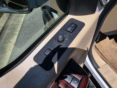 Used 2009 Ford F350 Lariat image 14