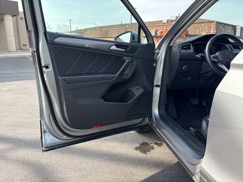 Used 2024 Volkswagen Tiguan SE image 18