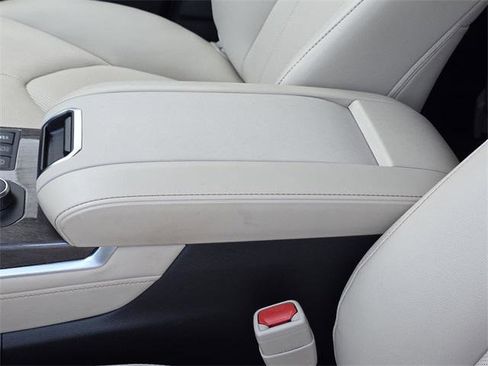 Certified 2025 Toyota Highlander Limited image 9