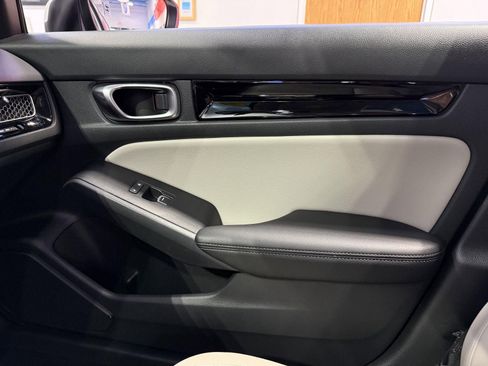 Used 2024 Honda Civic EX-L image 32