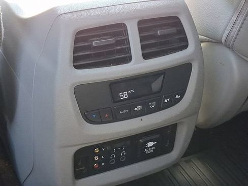 Used 2016 Honda Pilot Touring image 18
