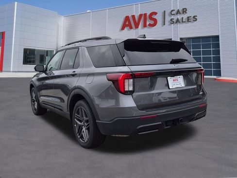Used 2025 Ford Explorer ST-Line w/ ST-Line Street Pack AWD/4WD image 9