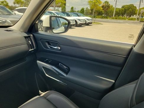 Certified 2024 Nissan Pathfinder SL FWD image 15
