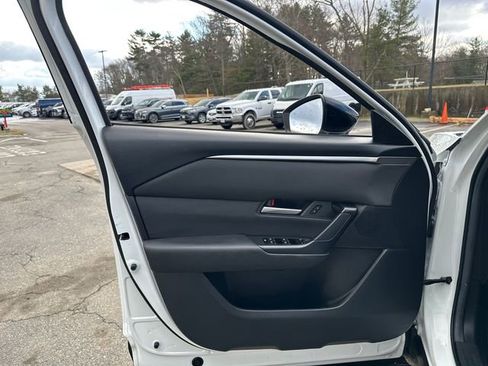Used 2025 MAZDA CX-50 AWD 2.5 S w/ Preferred Package image 24