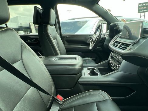 Used 2022 GMC Yukon XL SLT w/ SLT Luxury Package AWD/4WD image 9