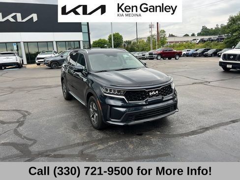 Certified 2022 Kia Sorento S FWD image 4