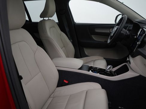 Used 2023 Volvo XC40 B5 Ultimate w/ Protection Package Premier image 12