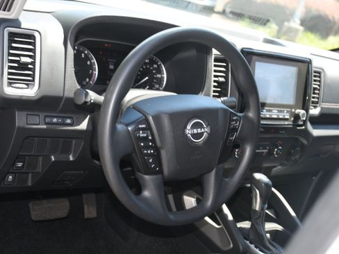 Used 2023 Nissan Frontier SV RWD image 8