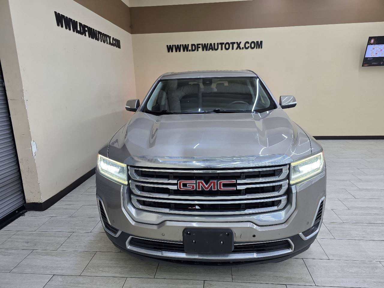 Used 2022 GMC Acadia SLE FWD image 3