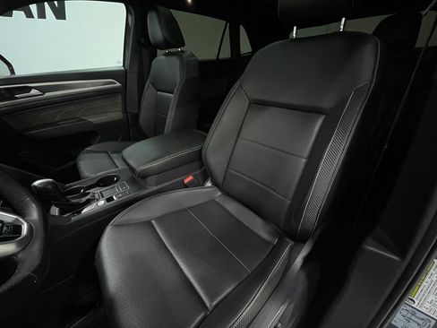 Used 2021 Volkswagen Atlas Cross Sport SE w/ Panoramic Sunroof Package image 14
