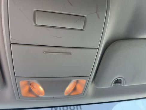 Used 2013 Volkswagen Routan S image 17