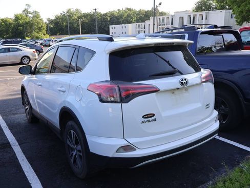 Used 2018 Toyota RAV4 XLE AWD/4WD image 5
