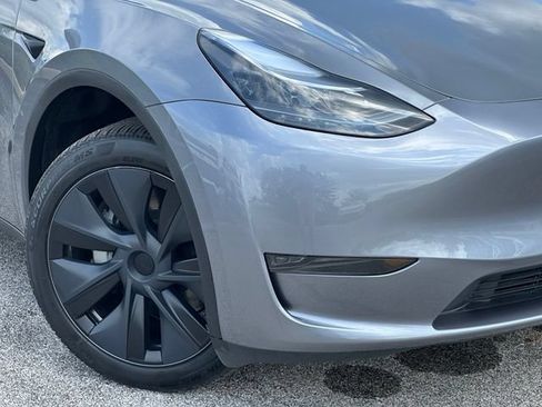 Used 2024 Tesla Model Y Long Range RWD image 10
