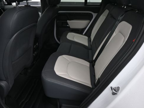 Used 2023 Land Rover Defender 110 X-Dynamic SE image 6