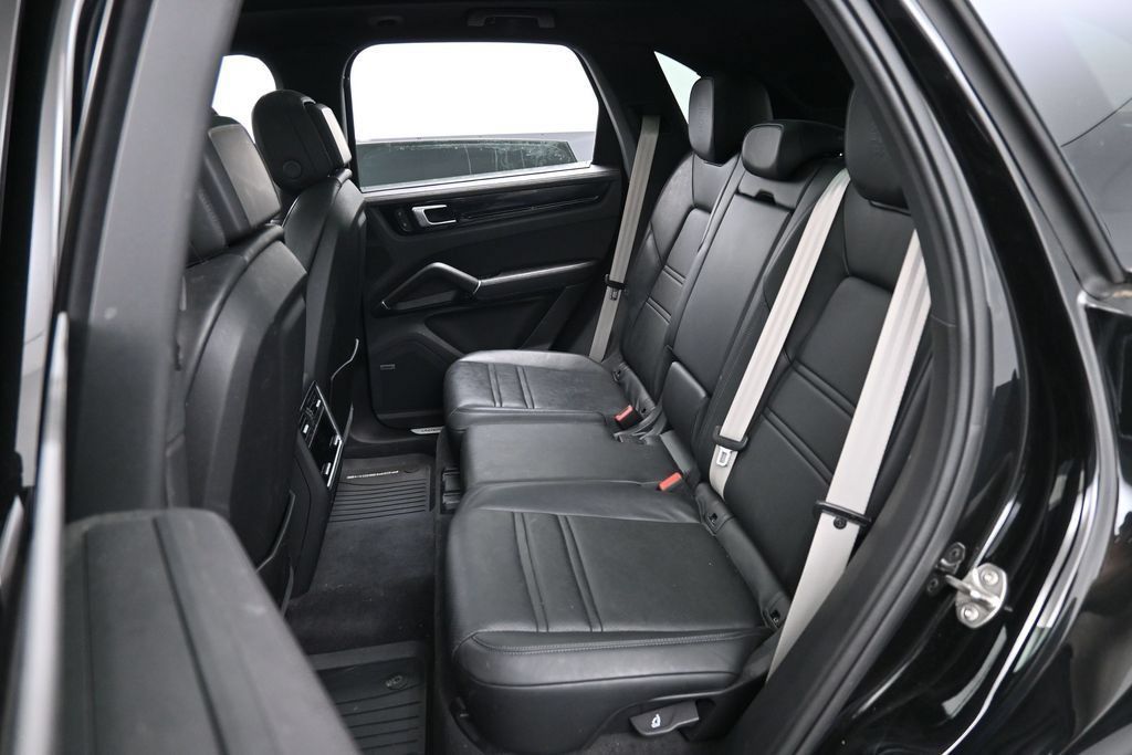 Certified 2023 Porsche Cayenne S Platinum AWD/4WD image 25