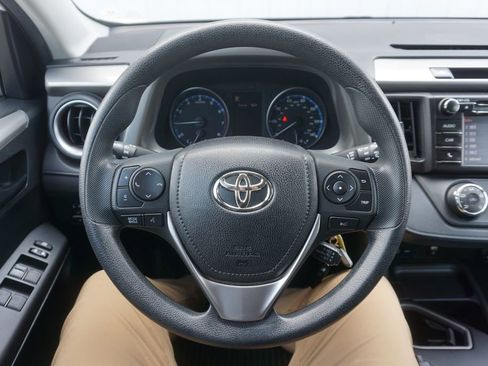 Used 2018 Toyota RAV4 LE image 3