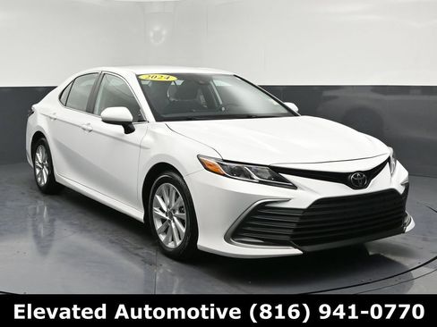 Used 2024 Toyota Camry LE image 1
