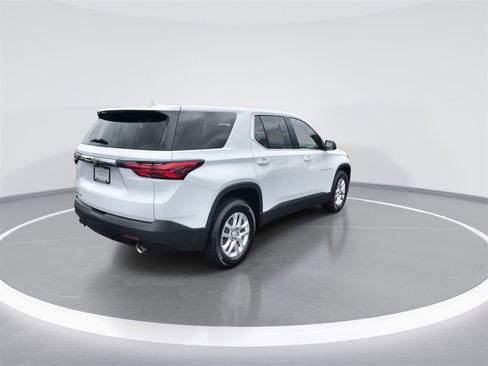 Used 2022 Chevrolet Traverse LS image 8