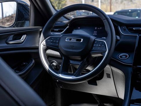 Used 2024 Jeep Grand Cherokee L Altitude image 24