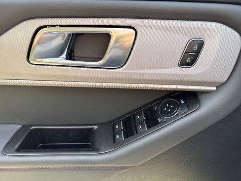 Used 2025 Ford Explorer Active image 17