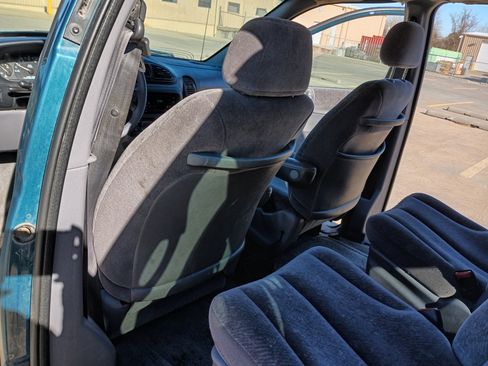 Used 2000 Dodge Caravan SE image 11