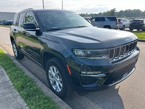 Used 2024 Jeep Grand Cherokee Limited w/ Luxury Tech Group II AWD/4WD image 2