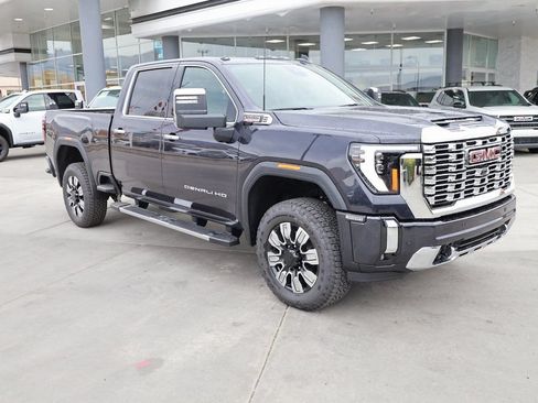 Used 2026 GMC Sierra 3500 Denali w/ Technology Package AWD/4WD image 8