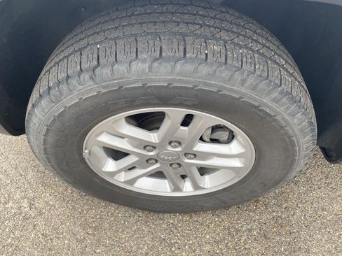 Used 2022 Jeep Grand Cherokee Laredo w/ Luxury Tech Group I image 38