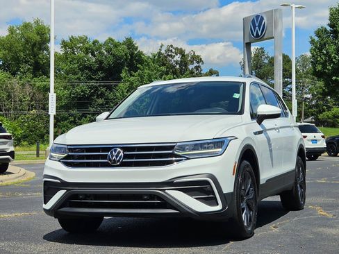 Certified 2024 Volkswagen Tiguan SE AWD/4WD image 10
