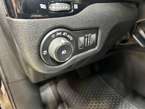 Certified 2019 Jeep Cherokee Latitude Plus AWD/4WD image 23