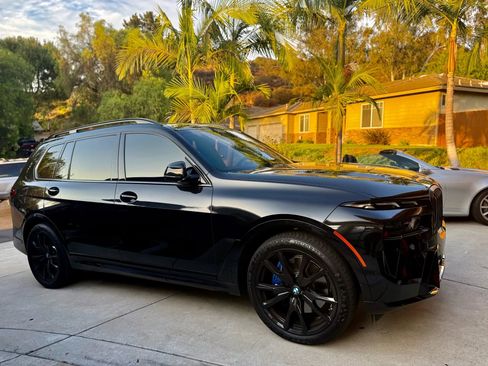 Used 2025 BMW X7 xDrive40i w/ Executive Package image 2