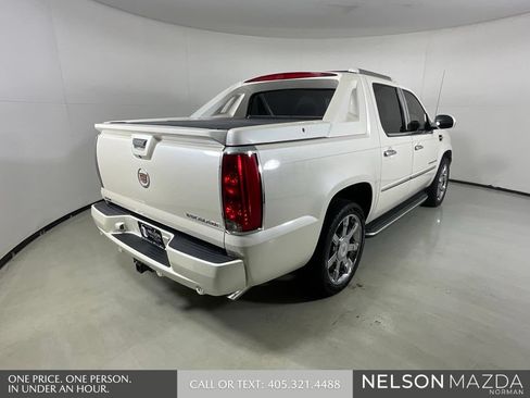 Used 2011 Cadillac Escalade EXT Luxury AWD/4WD image 6