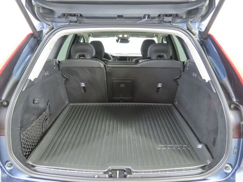 Used 2023 Volvo XC60 B5 Ultimate w/ Climate Package image 28