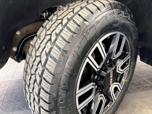 Used 2022 GMC Sierra 2500 AT4 image 33